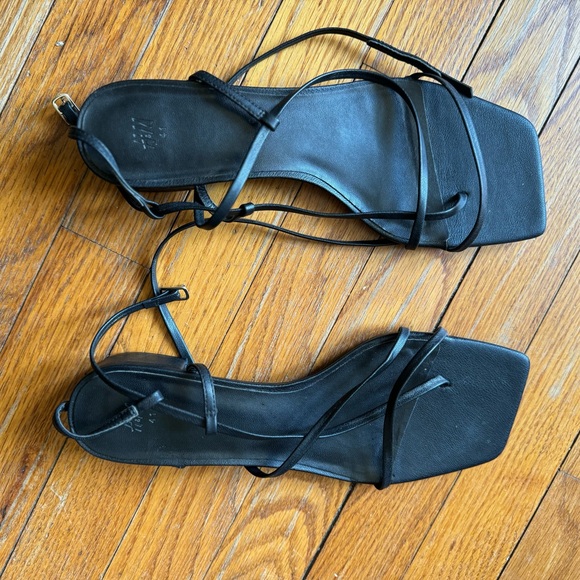 H&M black sandals…size 41 ( fits us 9 ) - Picture 4 of 5